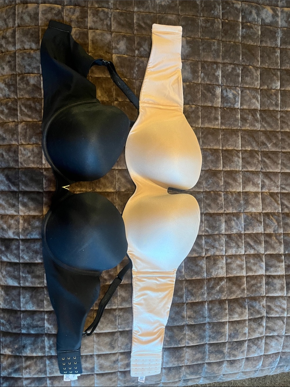 Victoria's Secret Black & Cream Smooth Contour Bras